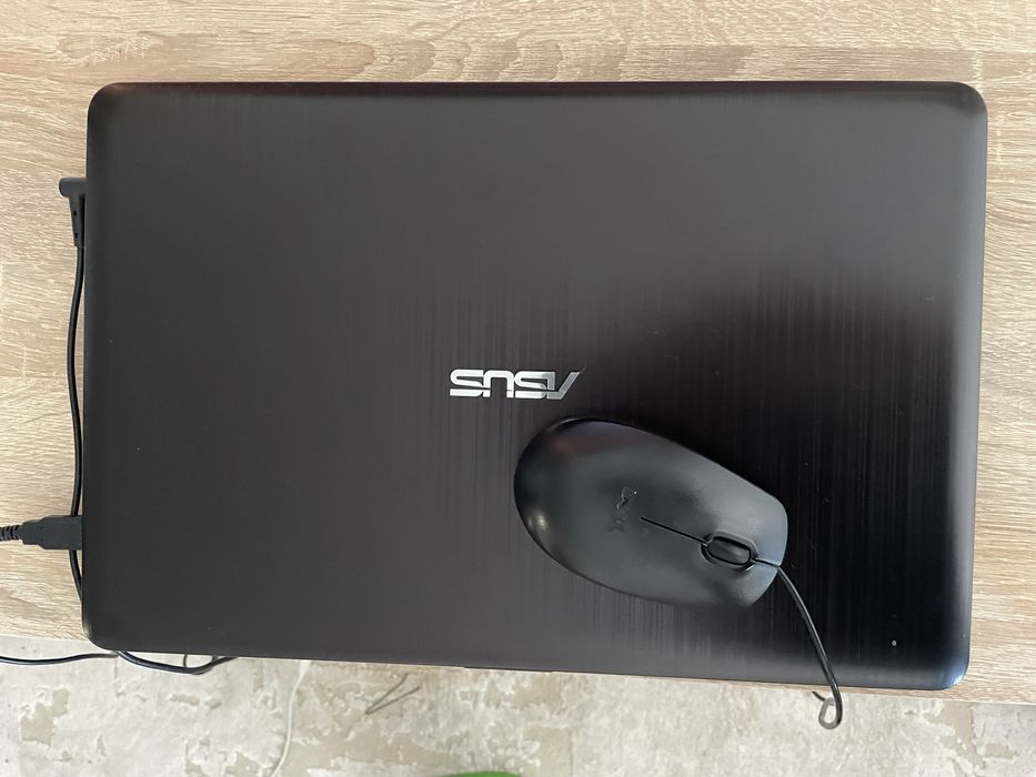 Vand laptop Asus Vivobook Max A541N