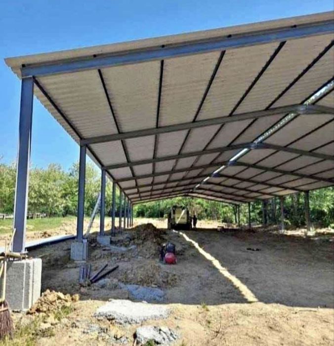 Vand hala metalica la super pret