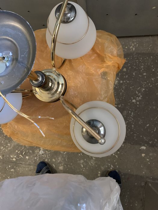 Продаю 3х рожковую люстру