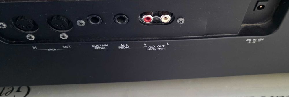 Pian digital portabil Yamaha P-155 B