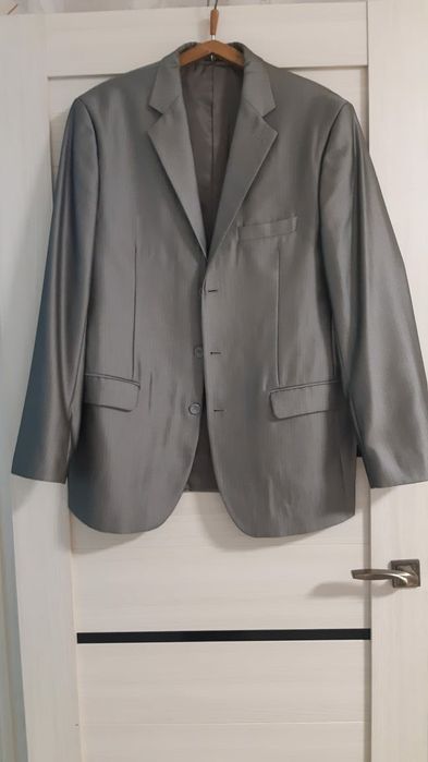 Продам мужской костюм