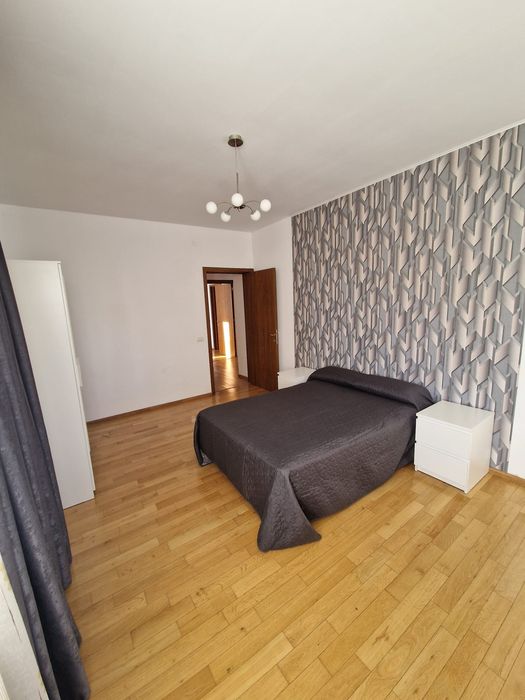 3 camere  lângă Sala Polivalenta