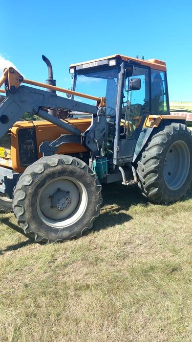 Vând tractor renault R3164