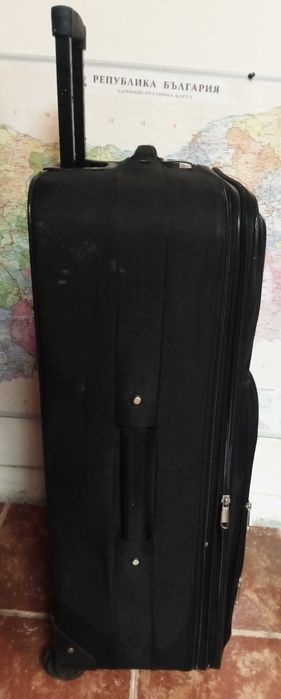 Куфар голям с дръжка на колела