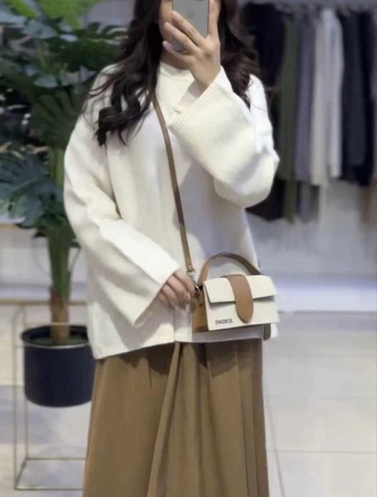 Мягкий свитер oversize цвета айвори / молочный