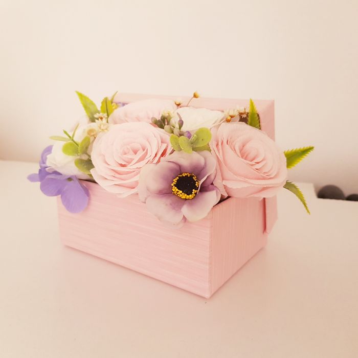 Aranjamente florale, cutii cu flori, rame decorate