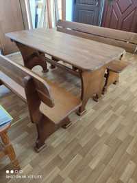 Дървена маса с две пейки