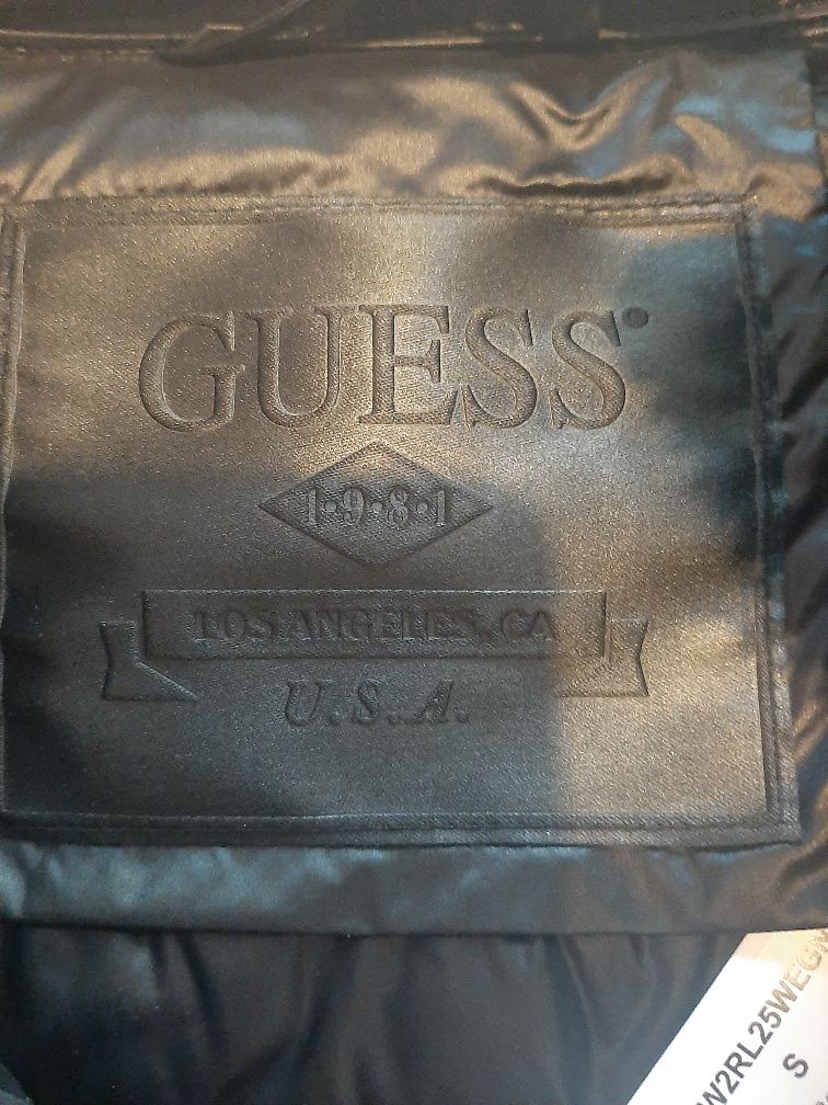 Ново дамско яке GUESS