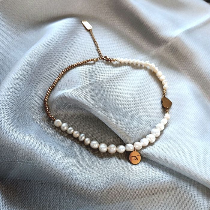 Колие с естествени перли с акцент сърце