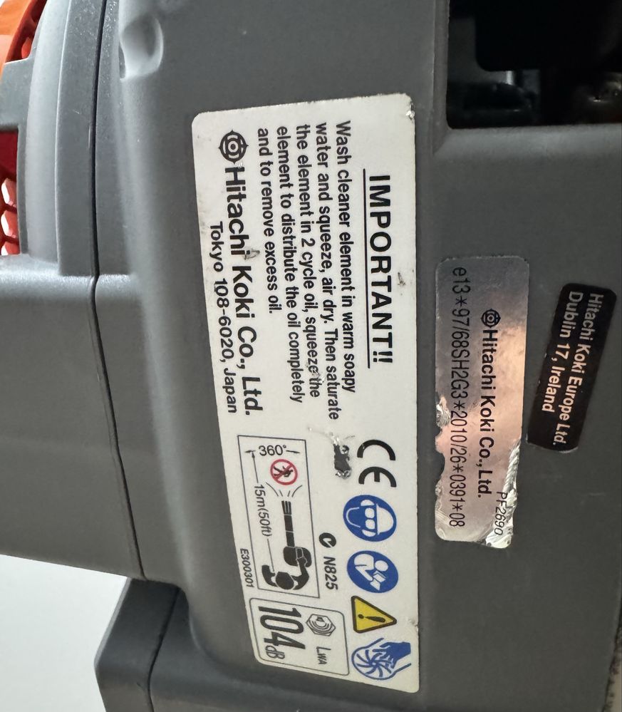Suflanta Hitachi pentru frunze