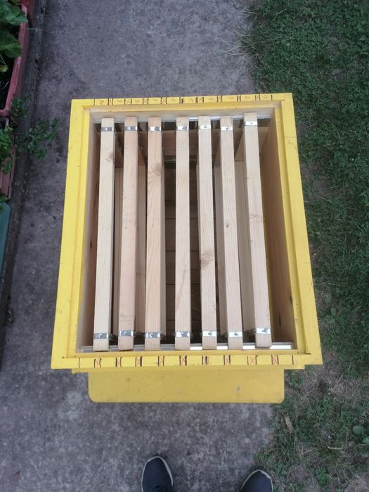 Пчелен кошер(дадан блад)