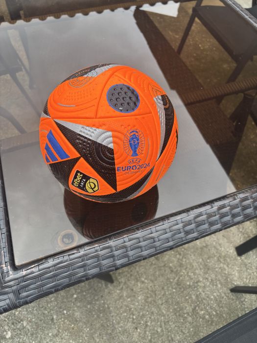 Адидас Оригинална топка