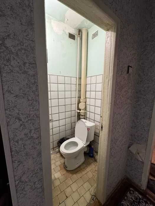 Продаётся 2-комнатная квартира (ориентир — почта, не доезжая куйлюка)