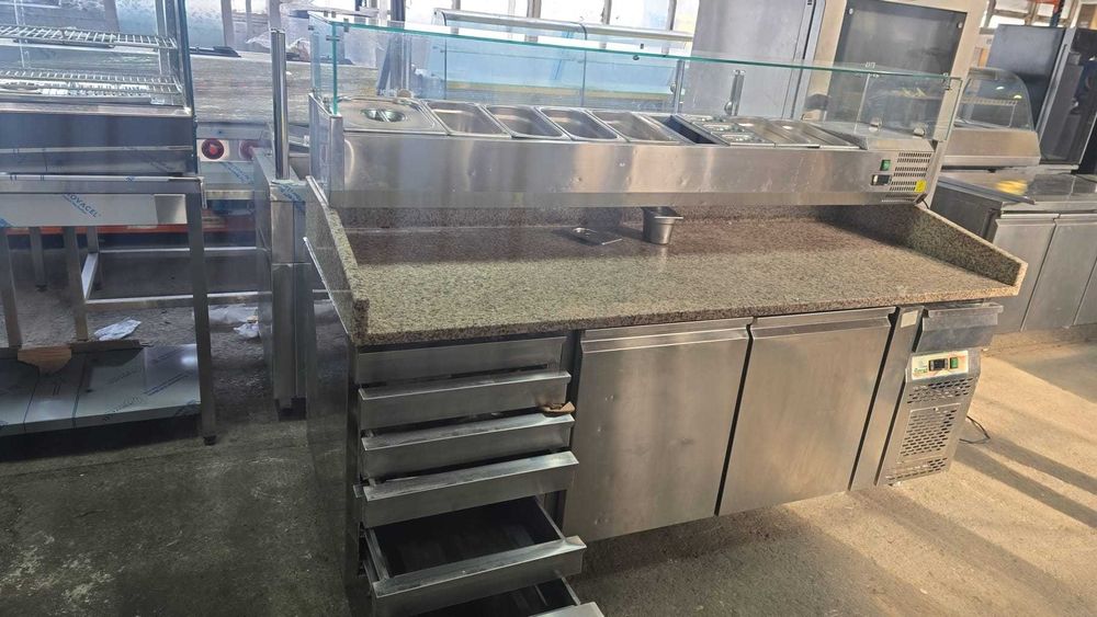 Banc pizza / Masa pizza cu vitrina  / Masa frigorifica pentru pizza /