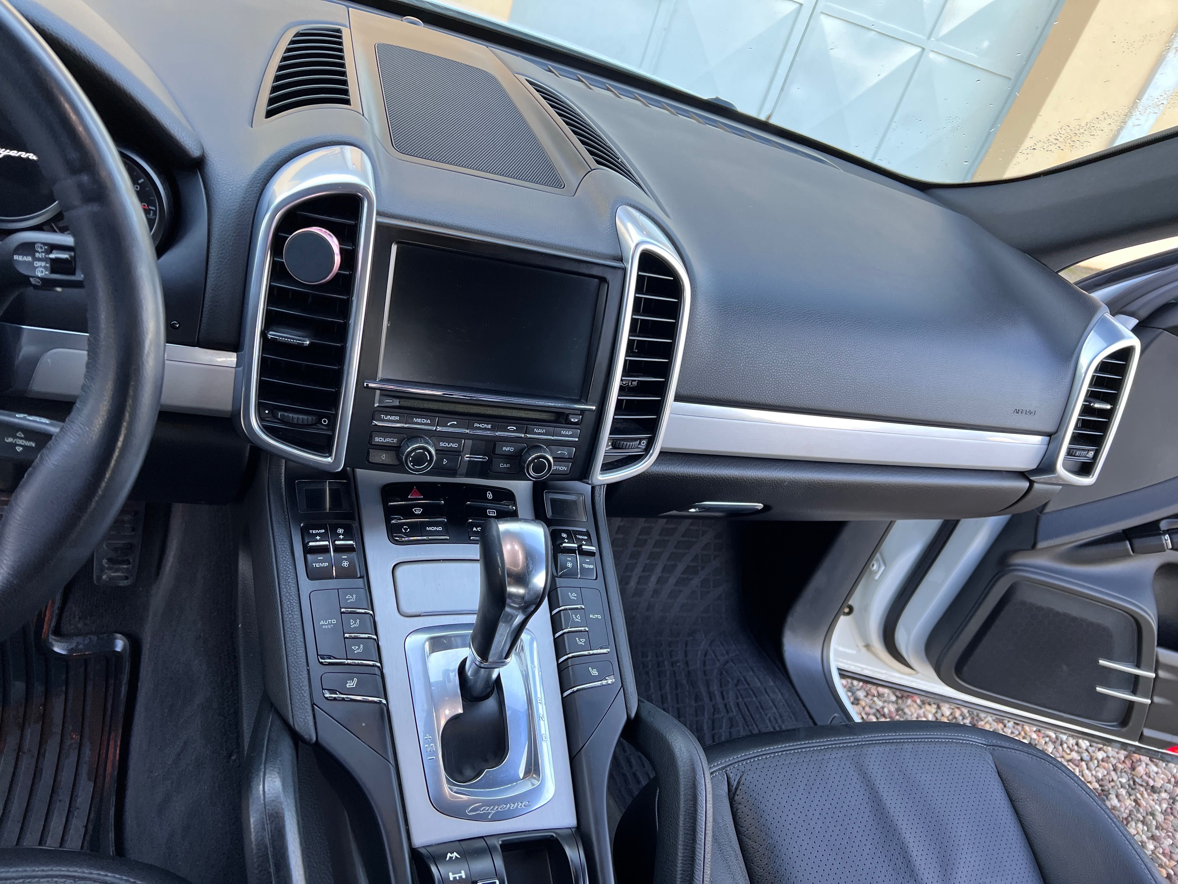 Vând Porsche Cayenne an 2013