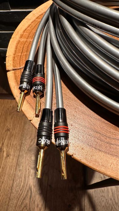 Cablu boxe QED XT40i – 2x4 metri + Conectori QED Airloc