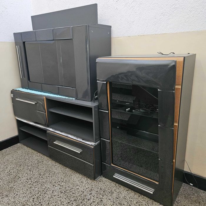 Продавам холна секция