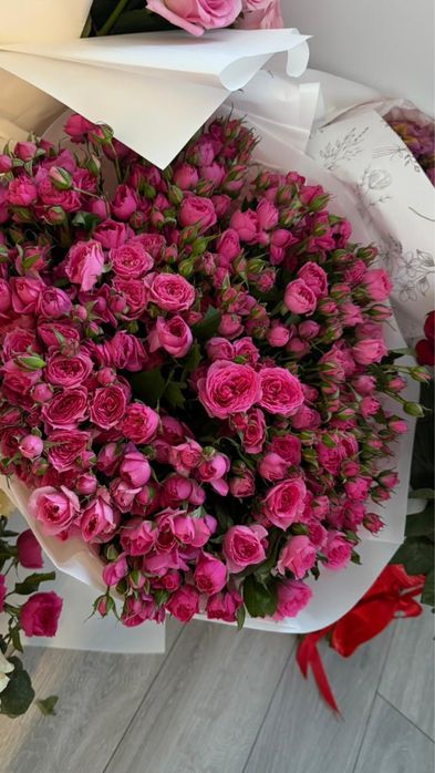 Гүлдер сатылады, свежий бүгін келді, қымбат букеттер арзан бағада бере