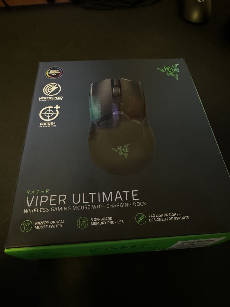 Razer Viper Ultimate cu charging dock