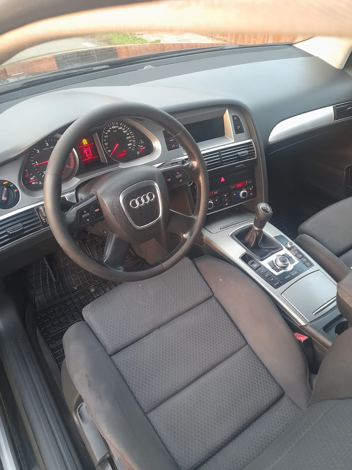 Vând  Audi  A6  motor 2 litri