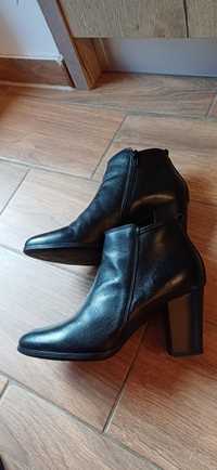 Botine piele exterior- interior  marimea 39, toc 8 cm