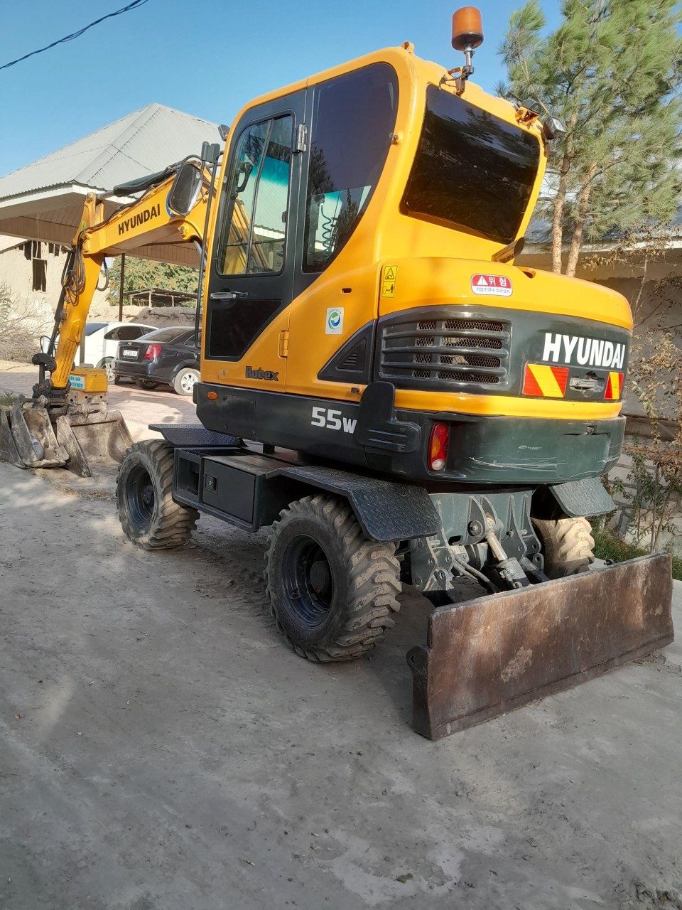 Ekskavator HYUNDAI 55I Sotiladi
