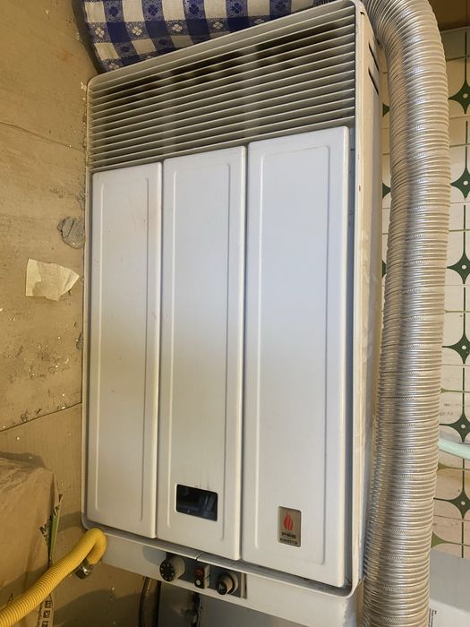 Convector pe gaz si instant apa calda marca Bosh gaz