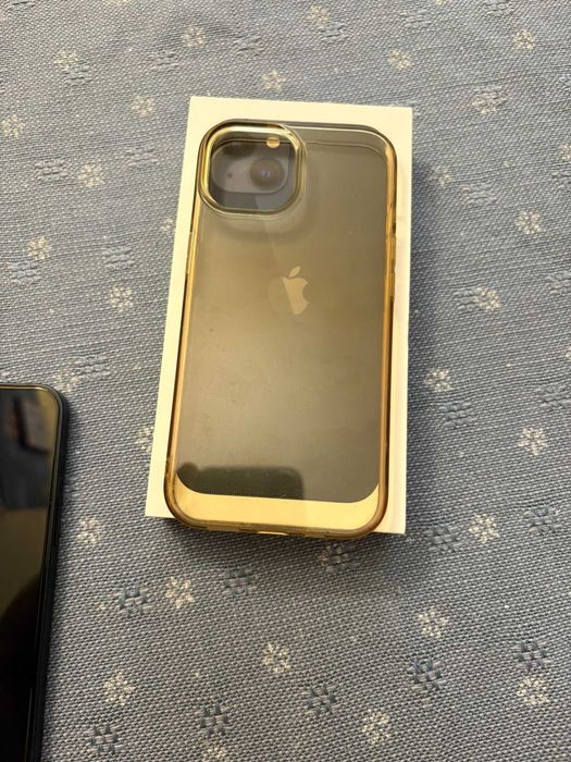 Продавам iphone 13