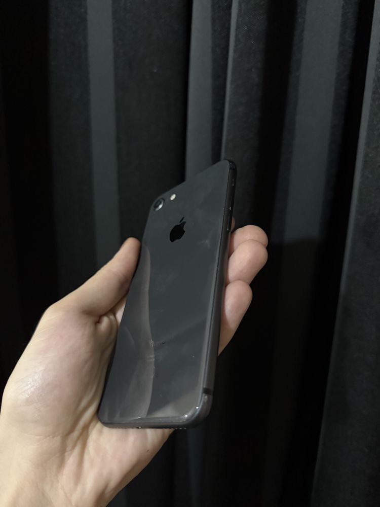 Iphone 8 за части или отключване