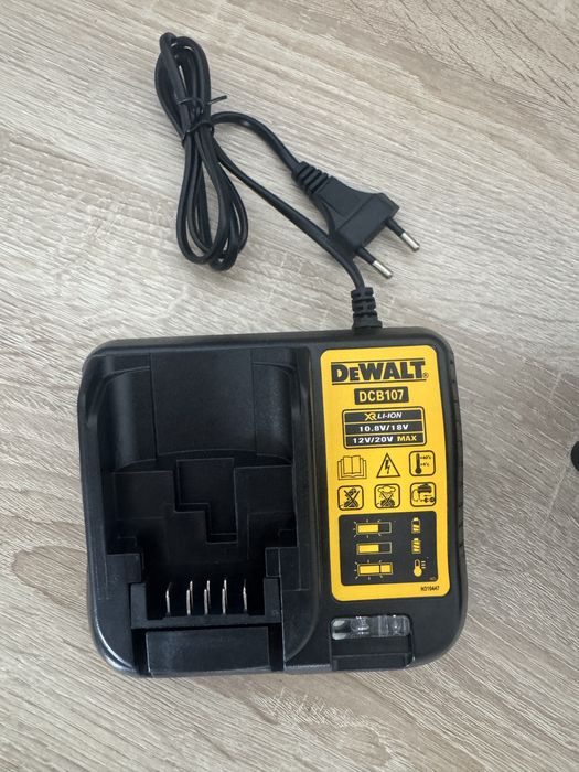 Nivela DeWalt 360 12V 2AH NOUA