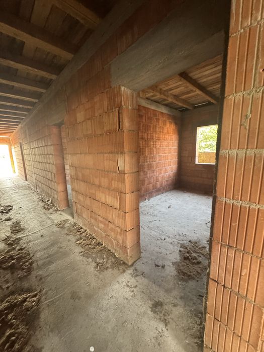 Casă de vânzare!
