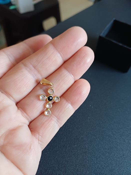 Medalion de aur galben de 18 k