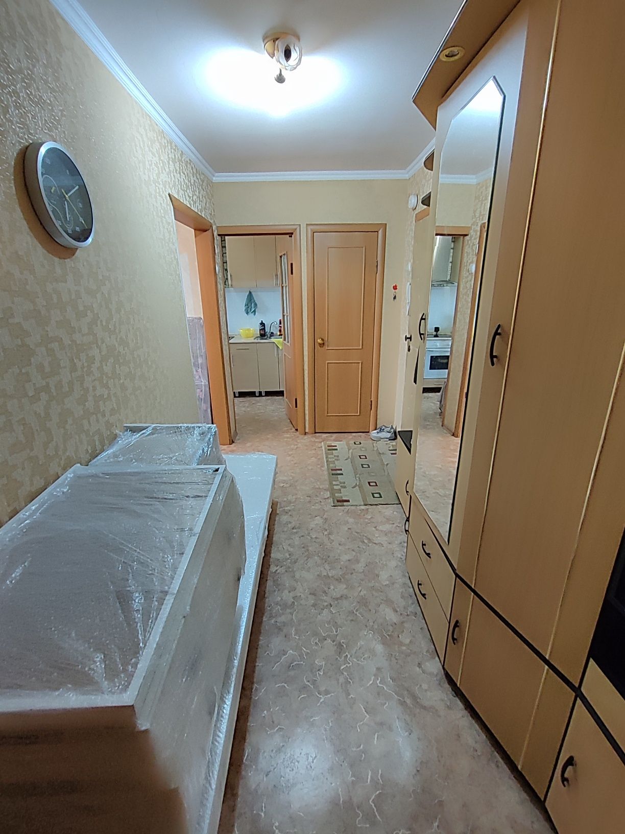 Продается 2-комн (9-18, 5 эт)