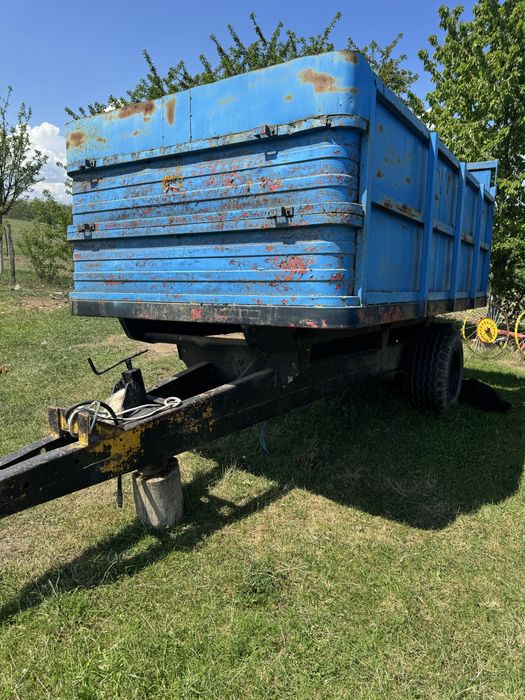 Semanatoare paioase si remorca agricola