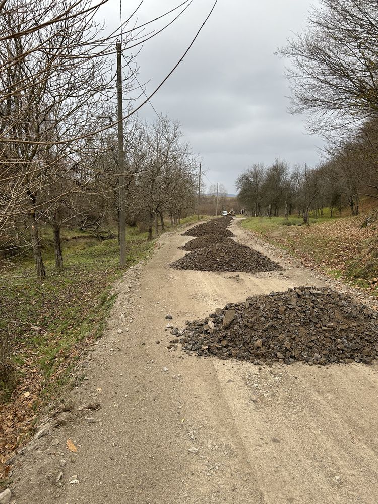 Inchiriez autogreder execut drumuri forestiere pietruite si cilindrat