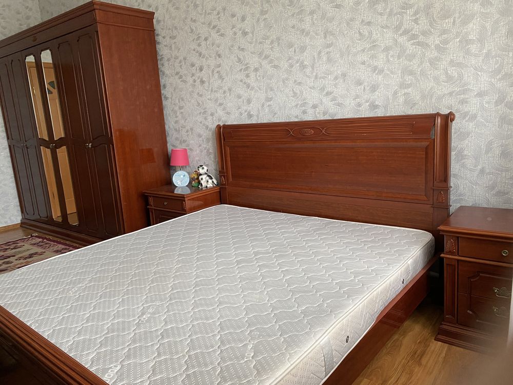 Продается кровать двуспальная без матраса