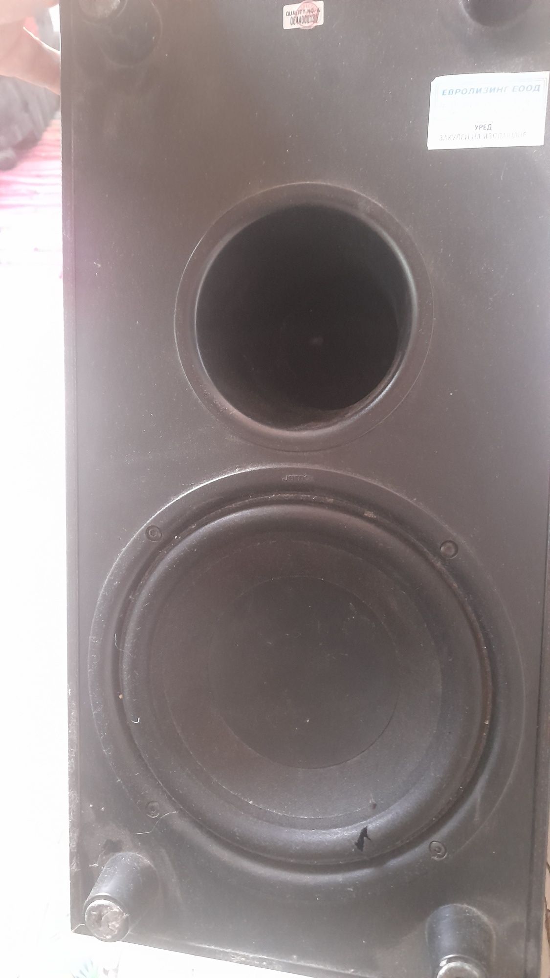 Продавам активна бас каса jamo sw1008.