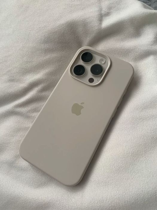 Iphone 15 pro natural titanium 720$