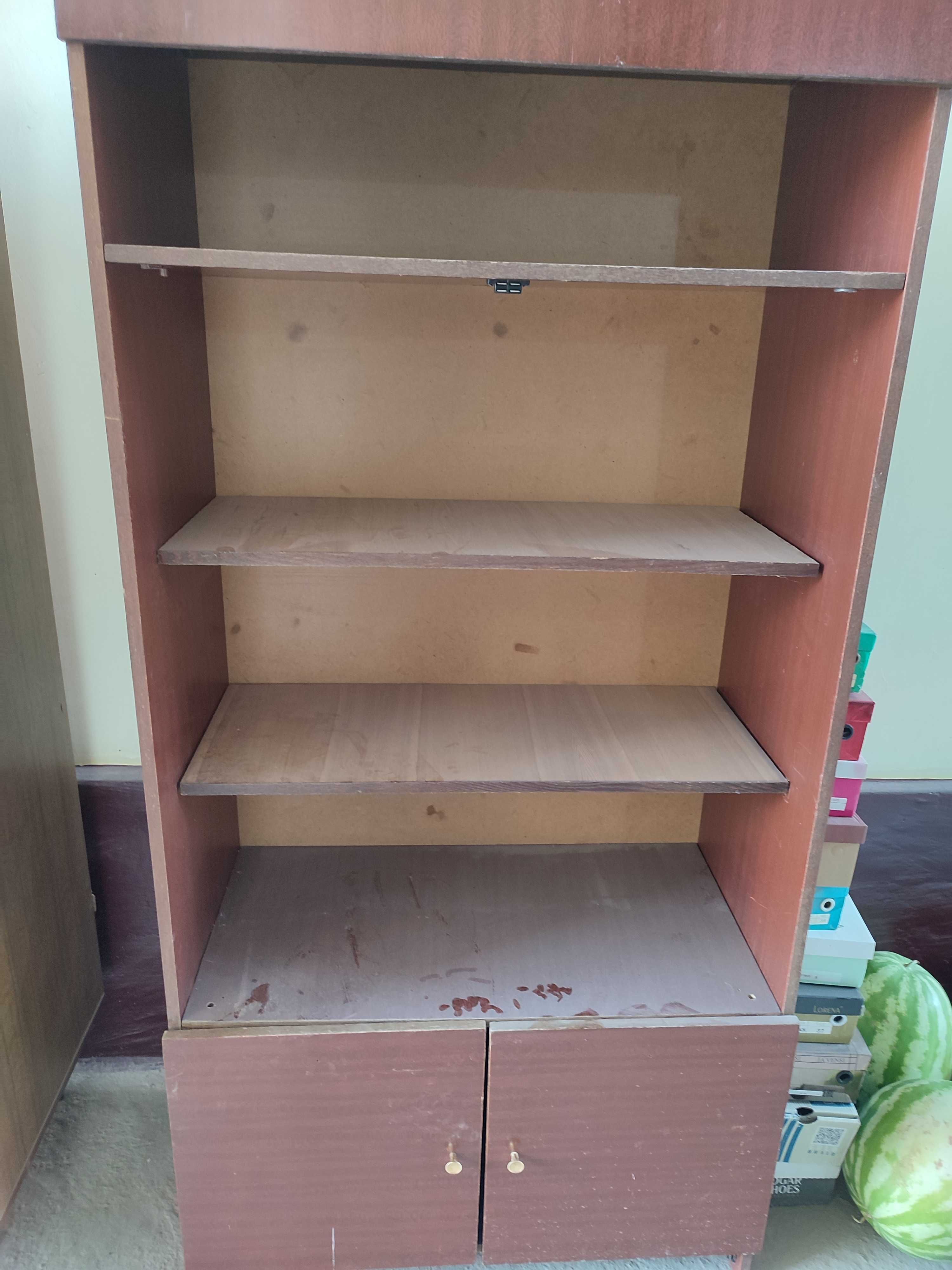 Шкаф или книжная полка