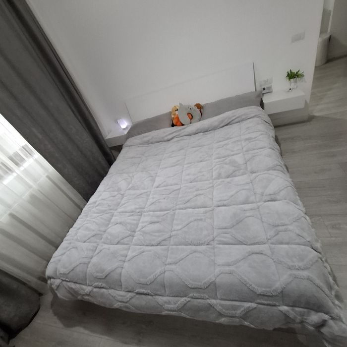 Pat cu depozitare 160x200 alb, stare perfecta, somiera inclusa