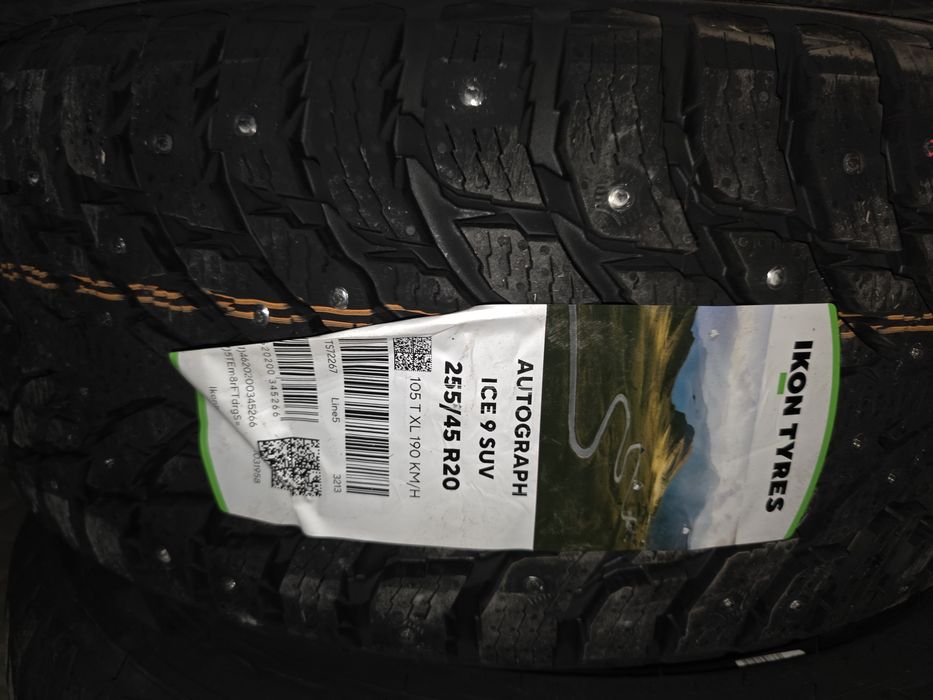 НОВЫЕ Зимние шины шипованные Ikon Autograph Ice 9 SUV 255/45 R20