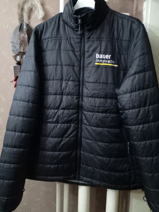 Мъжко черно яке.