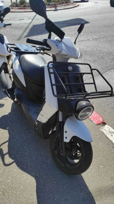 Vand Scuter 125 cc, ABS, benzina, 2023, 1800 euro sau Sym 49cc cu 1750