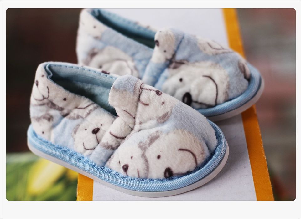 Papucei de casa cu model ursuleti albi marimea 19