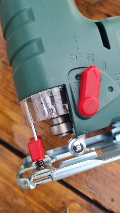 Vând ferastrau pendular Parkside de 20v / soricel