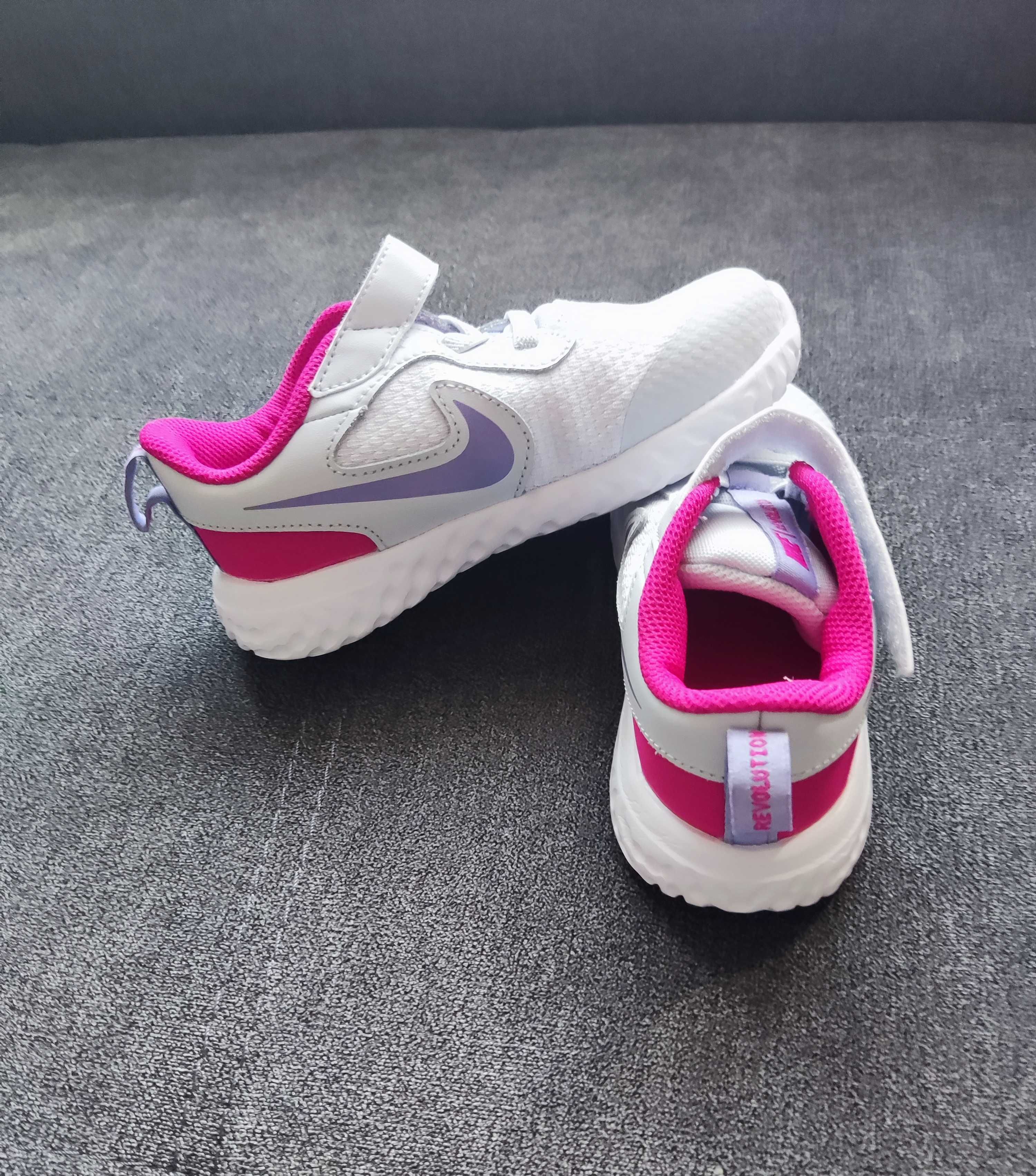 Детски маратонки за момиче Nike Revolution 5