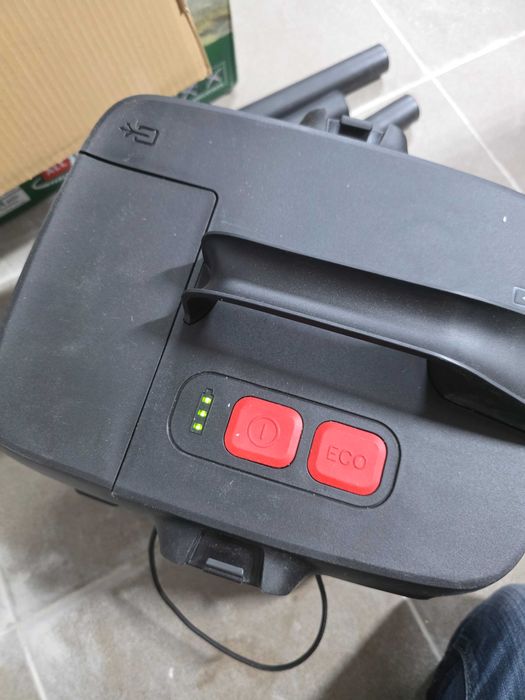 Bosch AdvancedVac 18V-8 aspirator cu acumulator 18 V