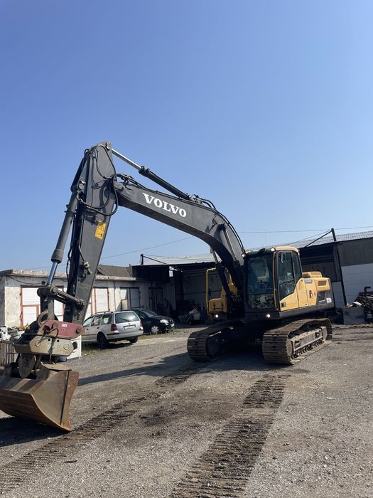 Excavator volvo ec 220