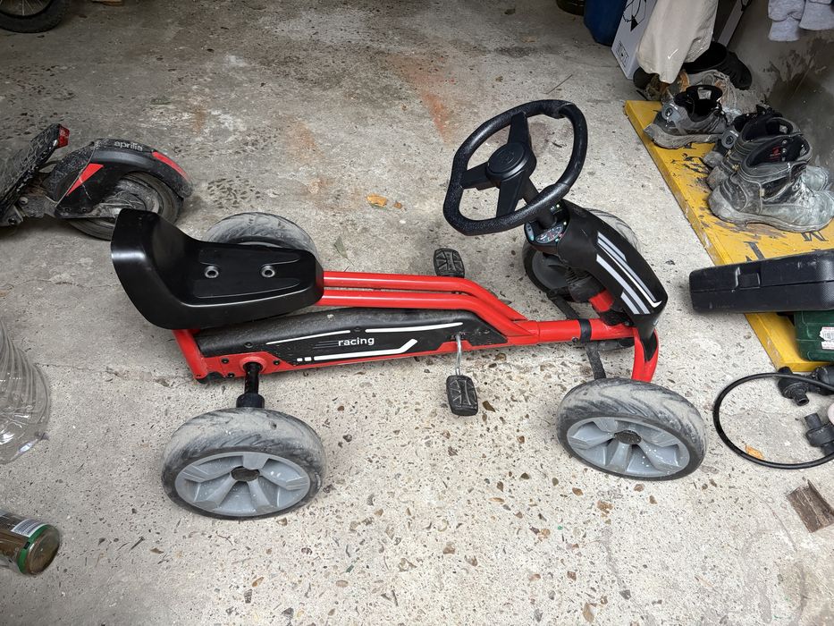 Детска кола с педали