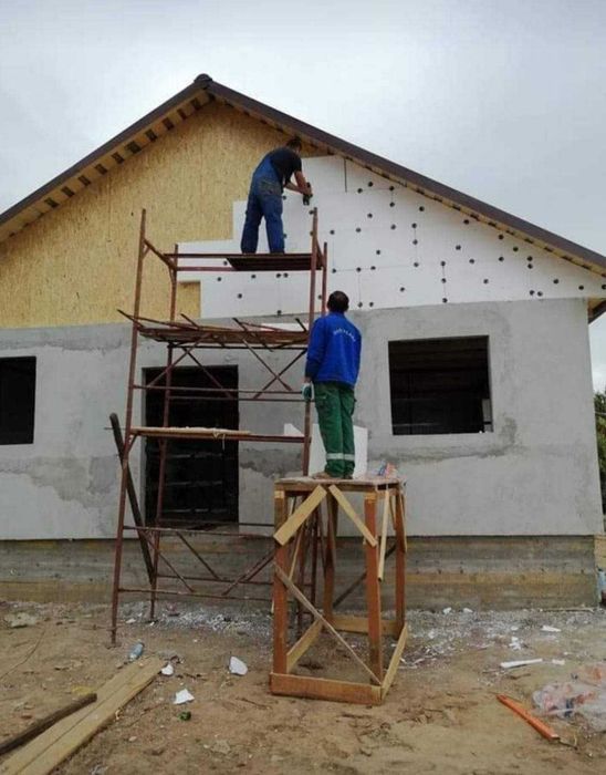 Facem case pe structura metalica în velite cu panouri sandviș facem or